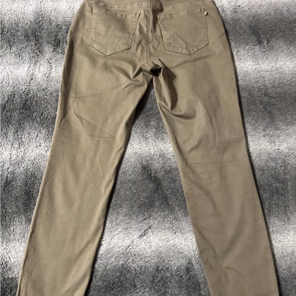 78&SUNNY brand Olive khaki colored skinny ankle pants.